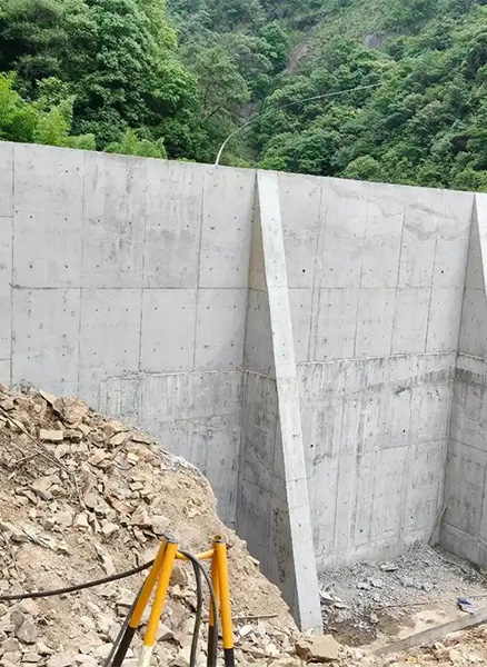 淮南田家庵区重力式挡土墙
